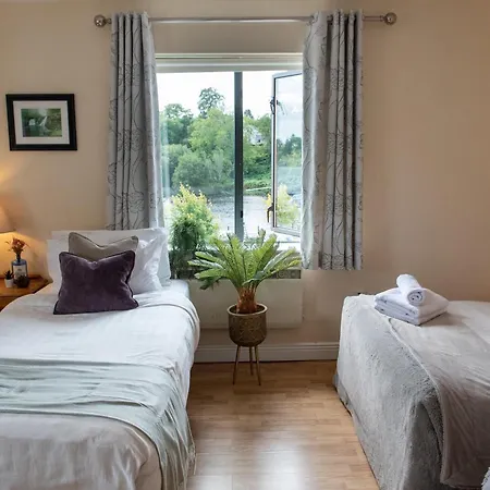 Waterfront View Apartment *