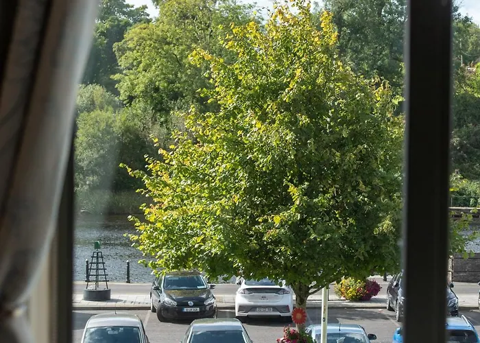 Waterfront View * Carrick on Shannon